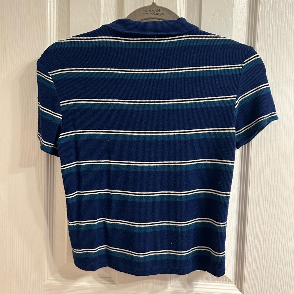 Garage Cropped Button Up - Picture 2 of 2